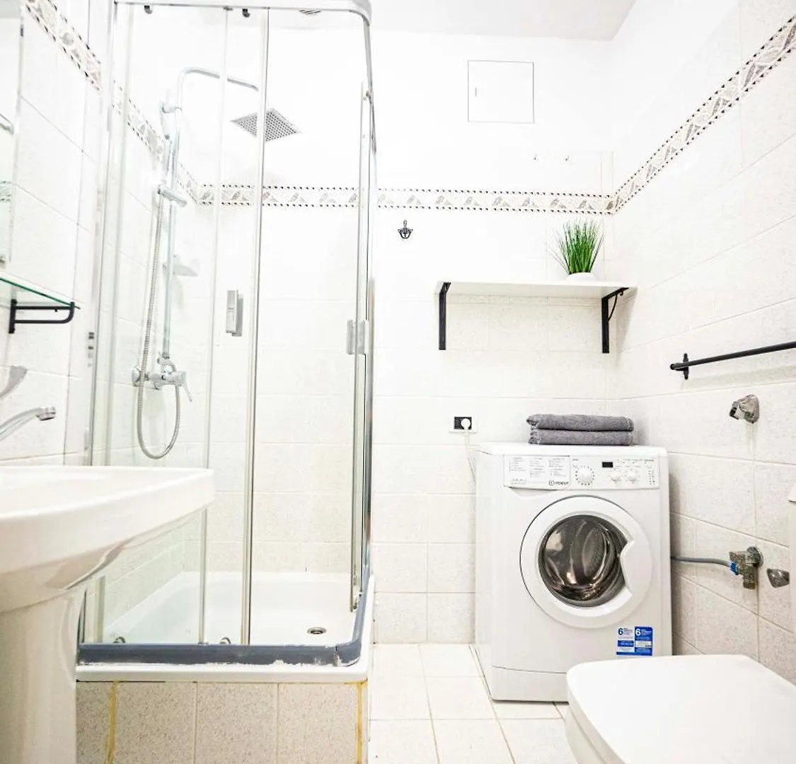 Apartment With Antique Furniture In The Old Town, Metro Warsaw