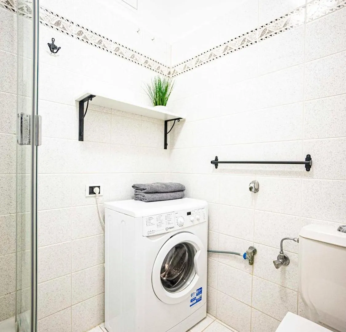 Apartment With Antique Furniture In The Old Town, Metro Warsaw